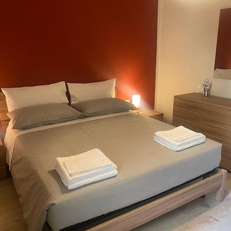 Appartamento Anna - Comfort E Stile In Centro Storico Imola Exterior foto